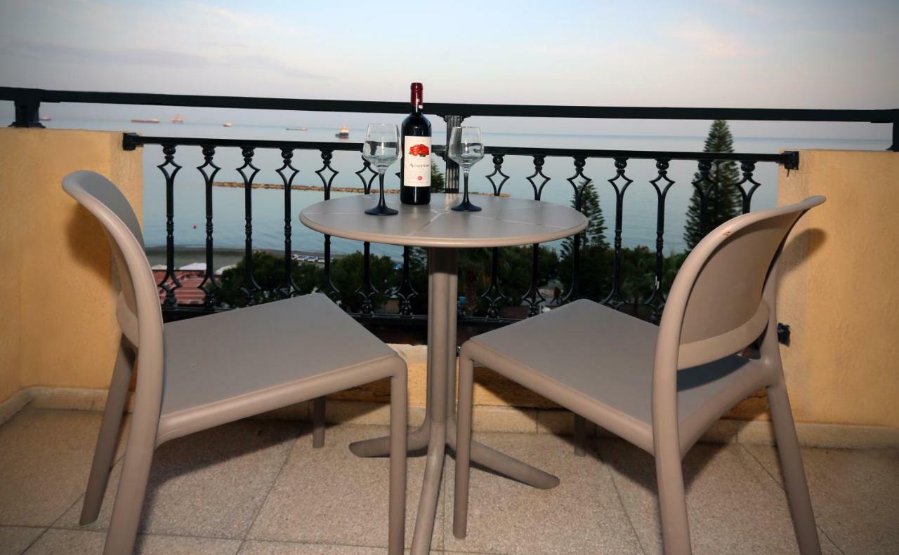 Pier Beach Hotel Apartments Limassol Exterior foto