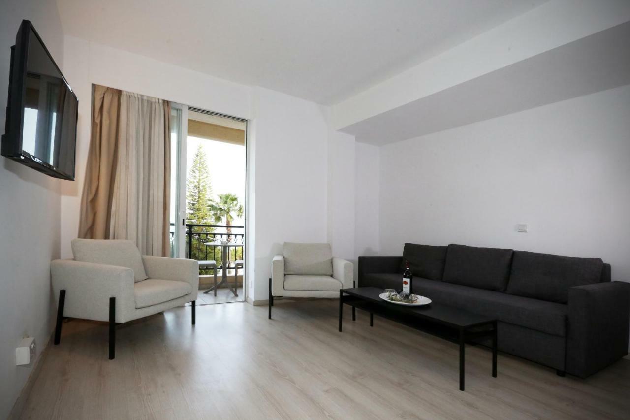 Pier Beach Hotel Apartments Limassol Exterior foto